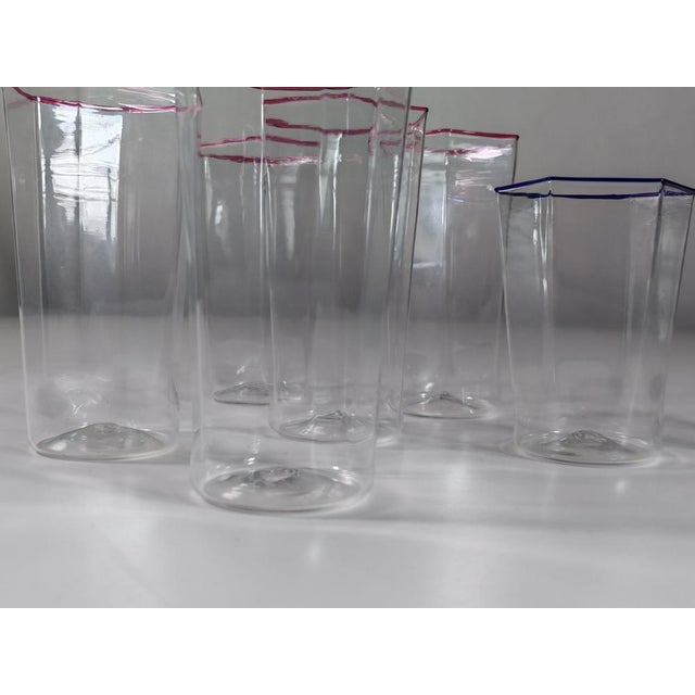 Hexagonal Glasses in Blown Murano Glass Cobalt and Red Rim by Carlo Scarpa, 1950s, Set of 7 For Sale - Image 4 of 11
