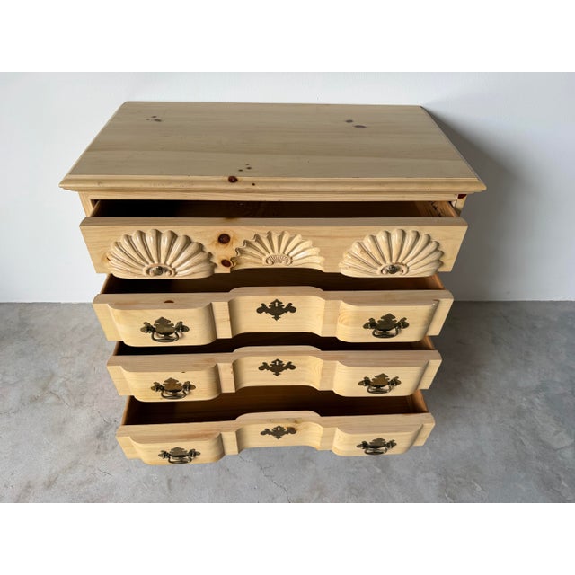 Vintage Link-Taylor Pine Block-Front 4-Drawer Bachelor’s Chest For Sale - Image 4 of 12