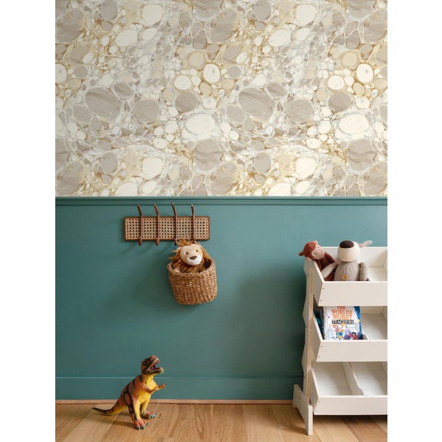 Paper Keats Pebble Marbled Traditional Wallpaper – Beige/Cream Sample For Sale - Image 7 of 8