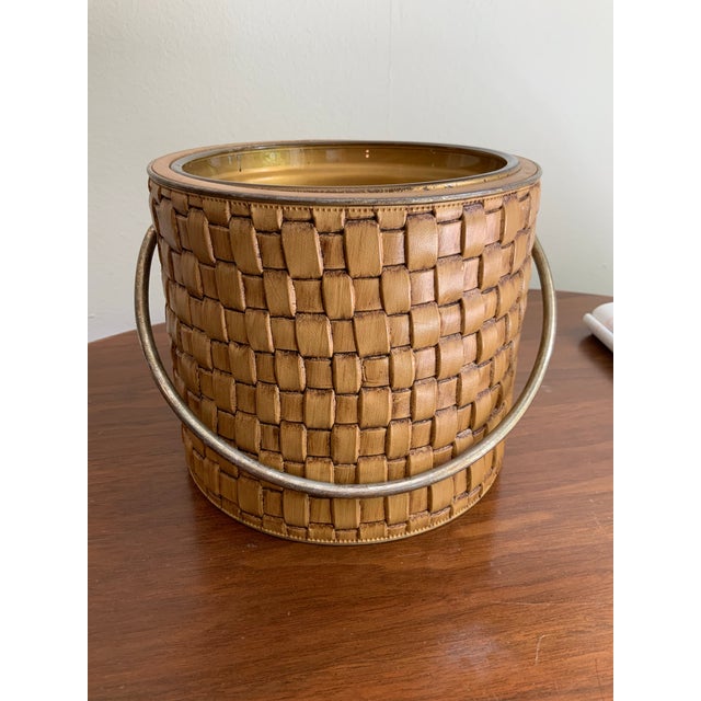 Brown Vintage Mid Century Modern Woven Ice Bucket With Glass Liner & Brass Finish Lid. For Palm Beach Regency, British Colonial & Natural Decor. Heavy Pc. For Sale - Image 8 of 11