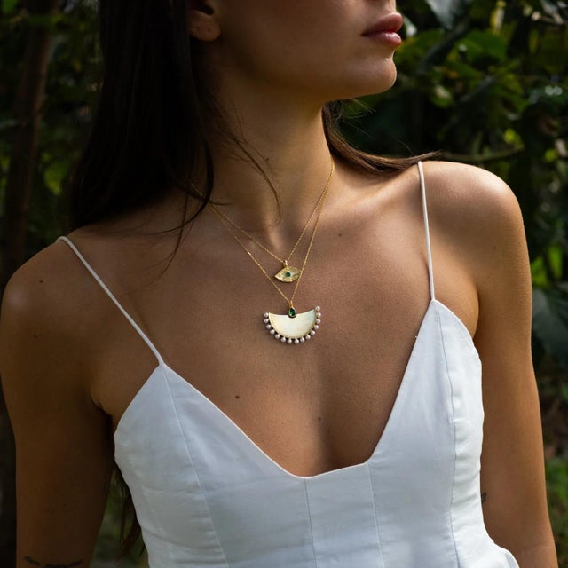 Contemporary Cleopatra’s Emerald Guardian Eye Necklace For Sale - Image 3 of 11