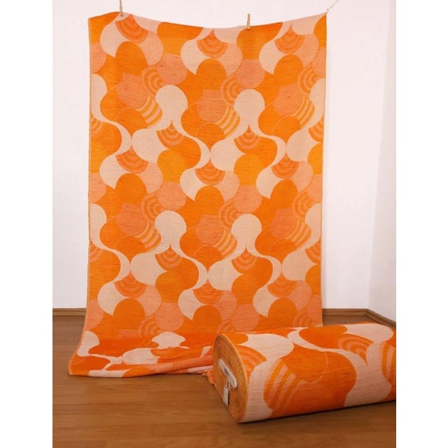 The bale has 30 meters, unused fabric