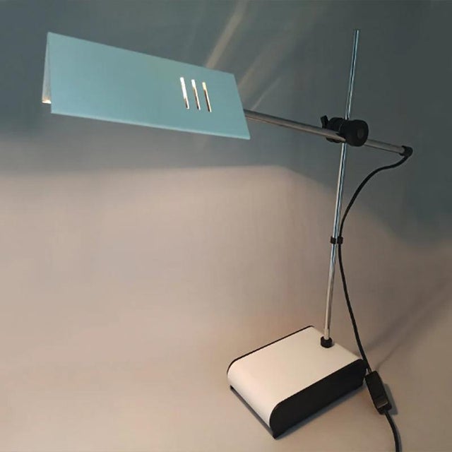 Mid-Century Modern Vintage White Table Lamp by Veneta Lumi, Italy, 1970s For Sale - Image 3 of 7