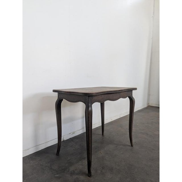 Louis XV Style Neo-Rustic Coffee Table in Oak, in Very Good conditions.