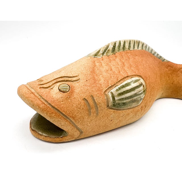 Mid-Century Pottery Fish Wall Pocket Figurine – Asian Folk Art / Japandi / Coastal For Sale - Image 11 of 12