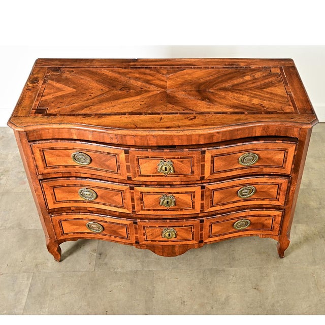 French 18th Century Louis XV Inlaid Commode For Sale - Image 12 of 15