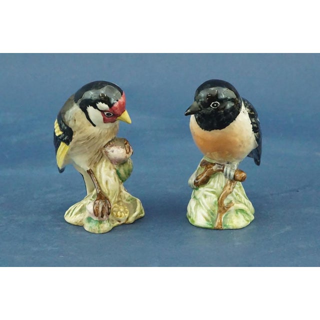MEASUREMENTS: Height: 8 cm; Width: 9 and 5 cm; Depth: 4 cm Description of the item: Pair of cast ceramic birds, ceramic...