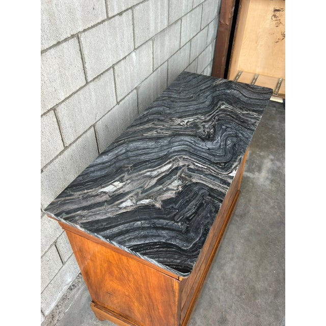 Louis Philippe French Walnut Commode / Chest of Drawers With Silver Wave Marble Top For Sale - Image 10 of 14