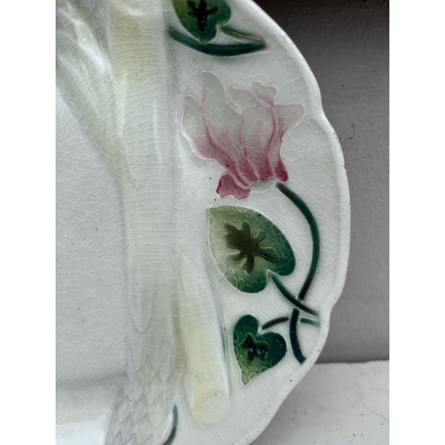 Art Nouveau Majolica Asparagus Plate With Cyclamens Keller & Guerin Saint Clement For Sale - Image 3 of 5