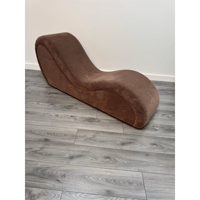 Italian Mocha Mohair Velvet S Shaped Chaise Lounge, 1970s For Sale - Image 6 of 9