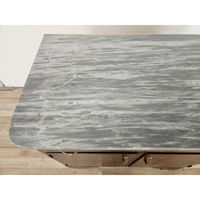 1940s Art Deco Sideboard in Mahogany Feather with Marble Top and Brass Handles, 1940 For Sale - Image 5 of 18