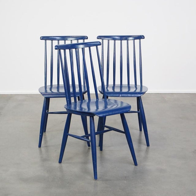 Offered is this set of 3 beautiful wooden dining room chairs with green fabric seats. These fine vintage design dining...