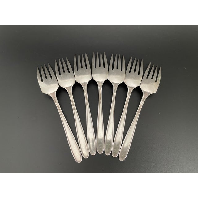 Art Deco Oneida Community Plate Grosvenor 1921 Silverplate Salad Forks - Set of 7 For Sale - Image 3 of 7