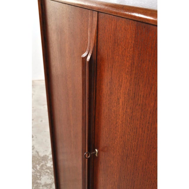 A striking cabinet with beautiful long handles. The cabinet has lovely solid oak (raised) edges. The four oak drawers are...