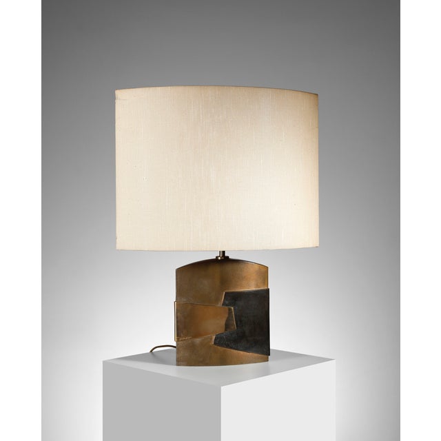 Hollywood Regency brass table lamp Esa Fedrigolli, Italy, 1970s Engraved signature on base Lamp base: H 34 cm - 24 × 5 cm...