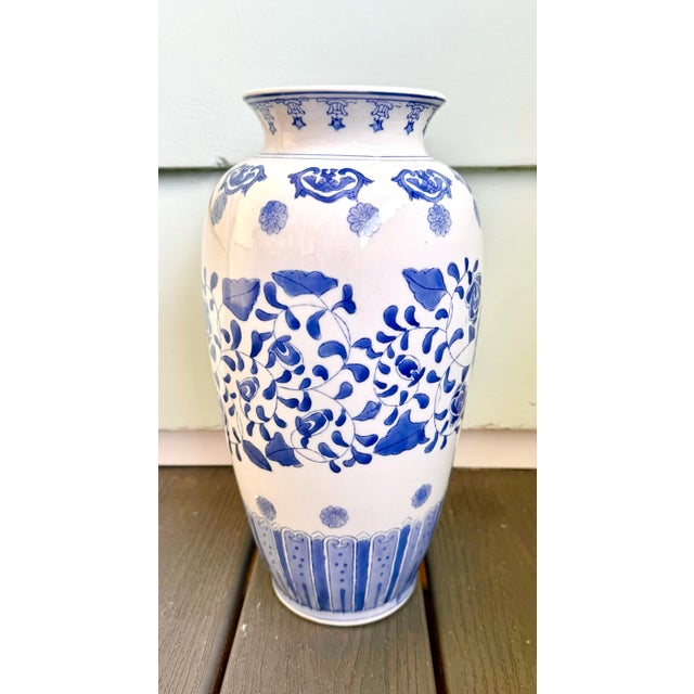 Chinoiserie Vintage Blue and White Chinoiserie Vase For Sale - Image 3 of 9