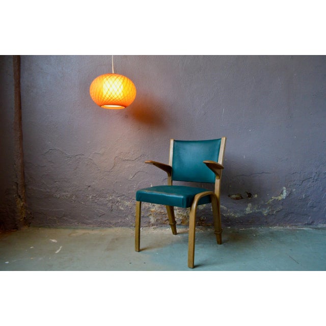 Both simple and ingenious, we like the ''Bow Wood'' seats published by Steiner in the 1950s. The base is made of a single...