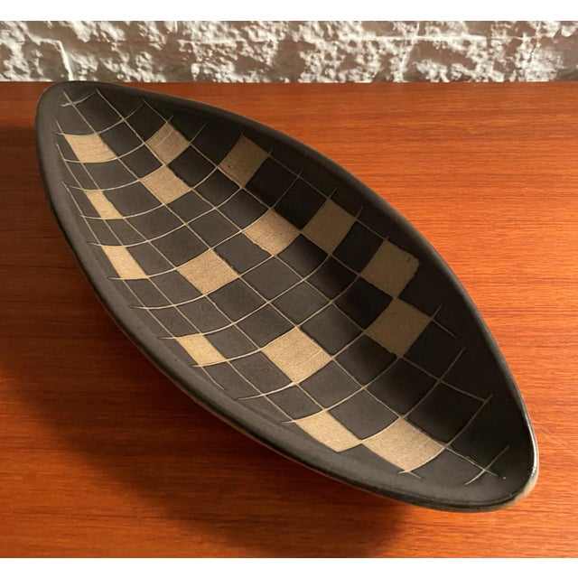 Mid-Century Modern Vintage Mid-Century Modern Art Pottery Tray Designed by Jane & Gordon Martz for Marshall Studios, Inc. - Circa Late 1950 For Sale - Image 3 of 10