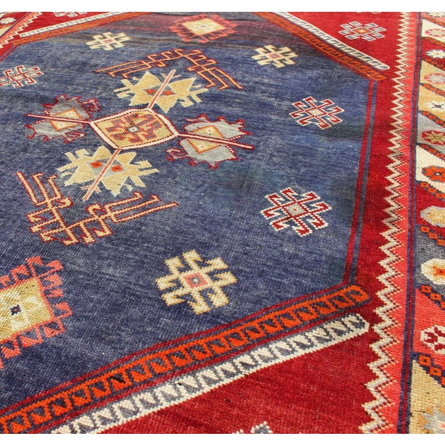 Mid 20th Century Vintage Turkish Oushak Rug With Geometric Design in Blue and Red For Sale - Image 5 of 7