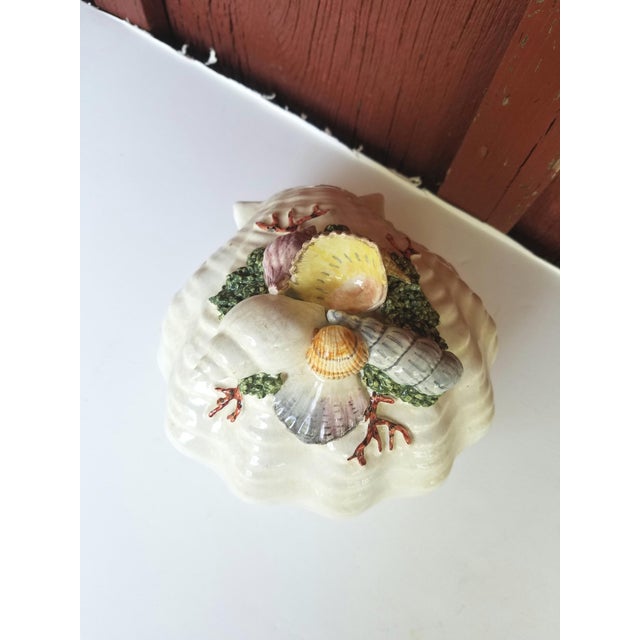 Ceramic 1950s Italian Ceramic Scallop Shell Box Encrusted With Seashells For Sale - Image 7 of 7