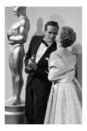 Charlton Heston and Susan Hayward at "The 32nd Annual Academy Awards" 1960