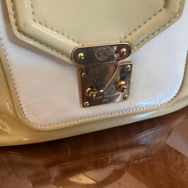A Vintage Louis Vuitton Beige and White Leather Cruise Hand-Bag For Sale - Image 16 of 18