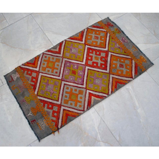 Textile Hand-Made Braided Turkish Small Rug Jajim Kilim - 1′7″ × 2′8″ For Sale - Image 7 of 11