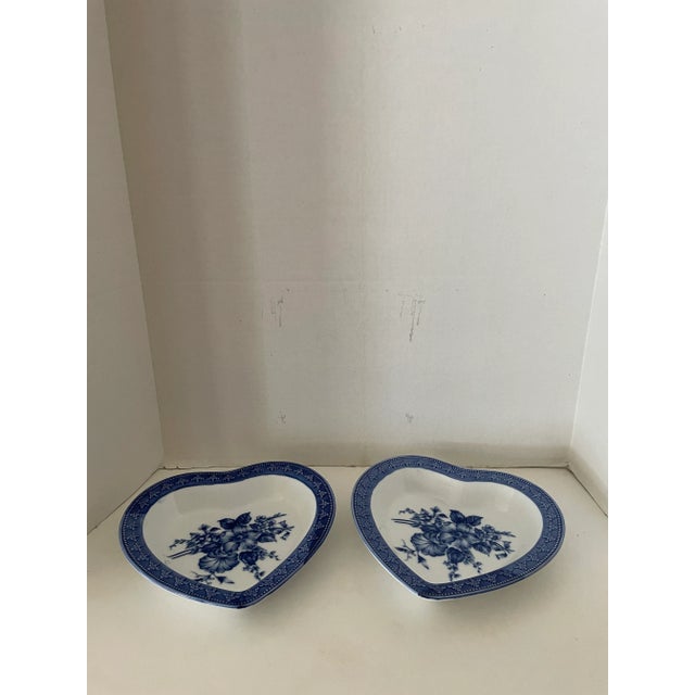 1960s Vintage Porcelain Hand Painted Heart Shaped Serveware- Set of 2 For Sale In Phoenix - Image 6 of 6
