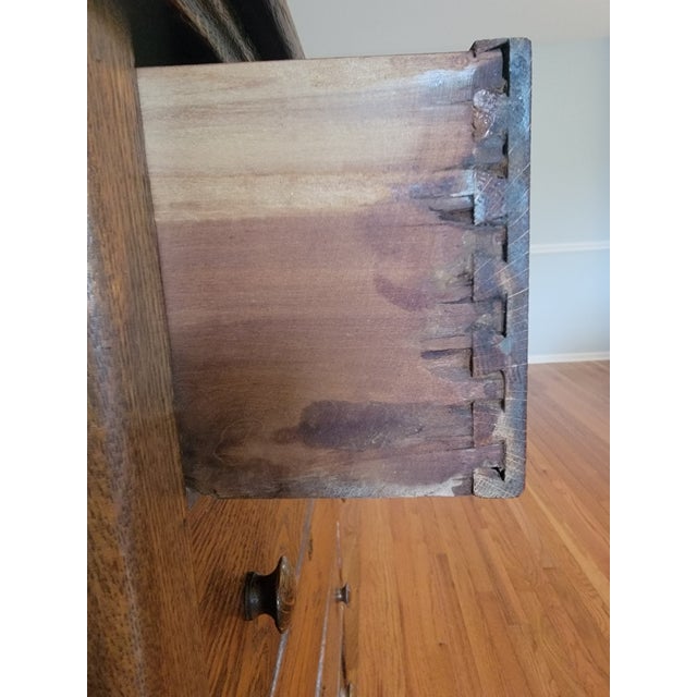 1900 - 1909 Antique Quarter-Sawn Tiger Oak Tall Chest / Highboy, C. 1905–1915, Five Drawer Dresser For Sale - Image 5 of 9