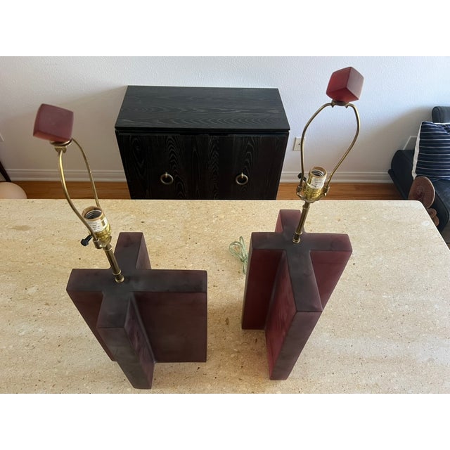 1990s Pair of California Postmodern Sculptural Frosted Resin Table Lamps by Deszign, Inc. For Sale In Los Angeles - Image 6 of 17