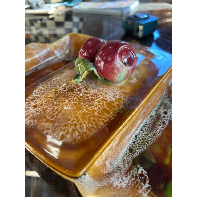 Up for consideration is a beautiful ceramic serving dish with apple details. This piece is perfect for anyone's kitchen or...