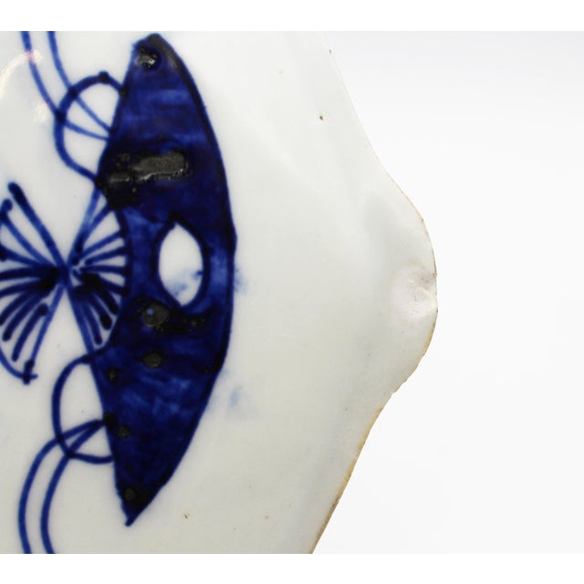 Circa 1860s Japanese Double Fan Motif & Shape Imari Chop Plate For Sale In Raleigh - Image 6 of 7