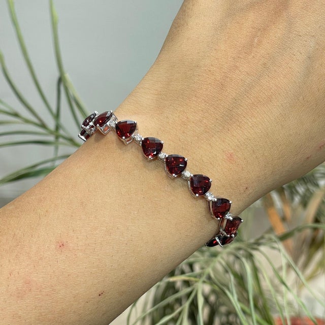 26.55 Ct Natural Red Garnet Statement Tennis Bracelet With Diamonds - Anniversary Gift For Sale - Image 9 of 14