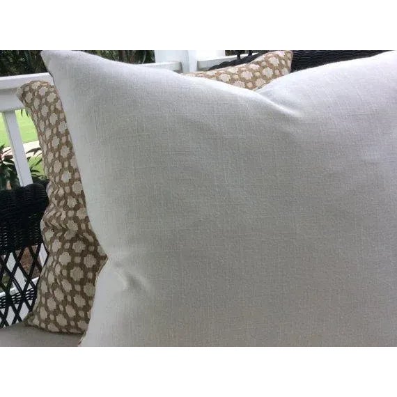Schumacher Betwixt Pillows in Biscuit Brown & White Woven - a Pair For Sale - Image 4 of 4
