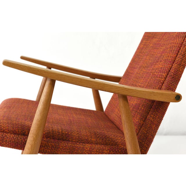 - A comfortable and delicate chair by HJ Wegner for Getama - Produced with a new type of flat padding for a slimmer and...