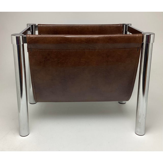 Vintage Mid Century Modern Chrome and Brown Vinyl Magazine Rack. C 1970s. This rack is in wonderful original condition....