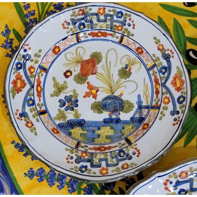 Italian Vintage Amm Faenza Garofano 5-Piece Place Setting - Hand-Painted Italian Majolica For Sale - Image 3 of 8