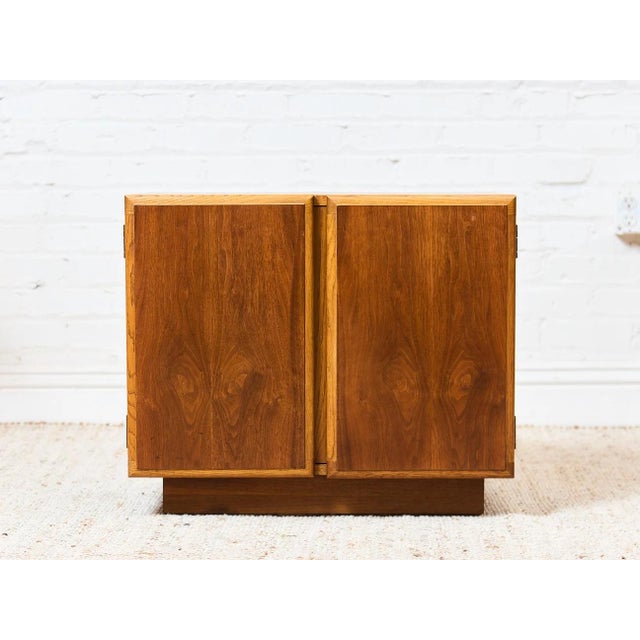 Lane Furniture Mid 20th Century Pair of Double Double Door Nightstands by Lane, Attributed For Sale - Image 4 of 12