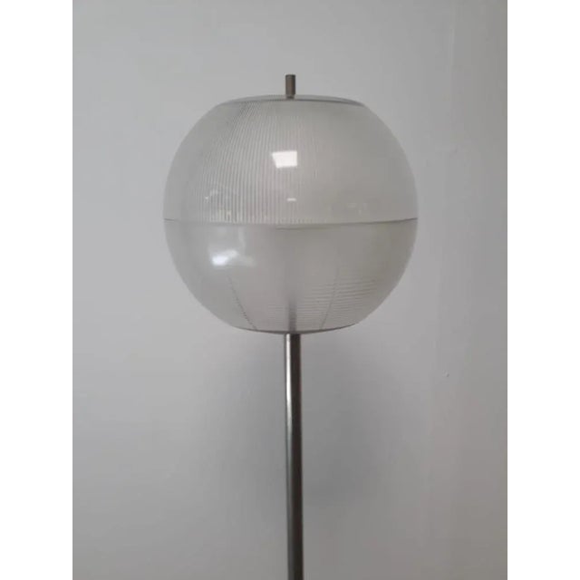 Mid-Century Modern Italian Floor Lamp by Luigi Caccia Domination for Azucena For Sale - Image 3 of 8