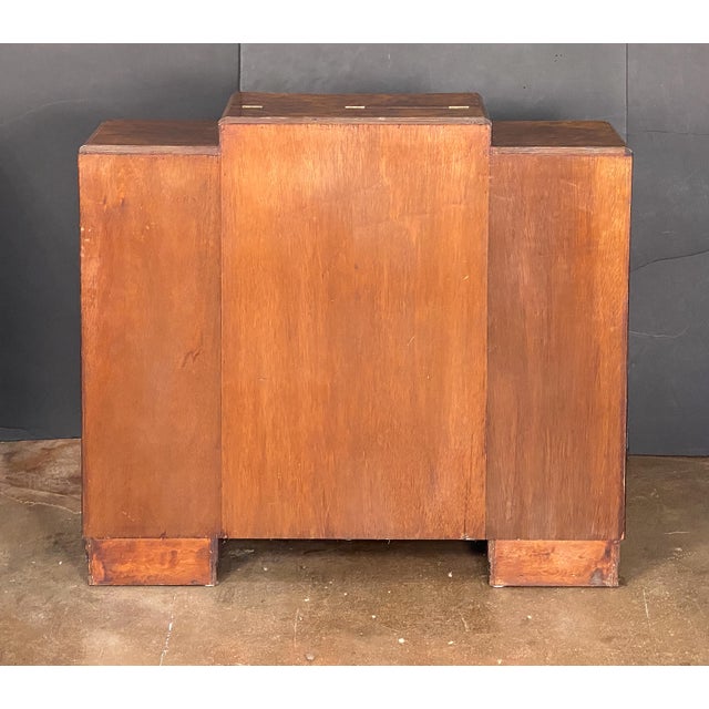 English Cocktail Bar or Drinks Cabinet From the Art Deco Era For Sale - Image 14 of 18