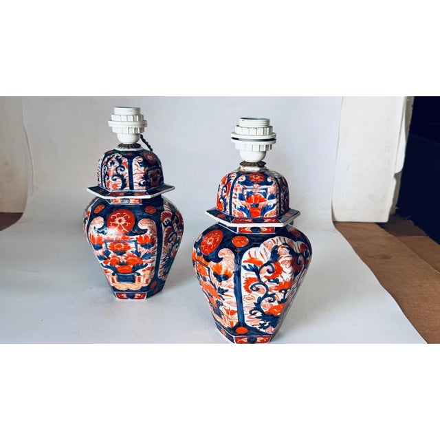 Early 20th-Century Japanese Table Lamps with Floral Motifs in Orange and Blue, Set of 2 For Sale - Image 11 of 12