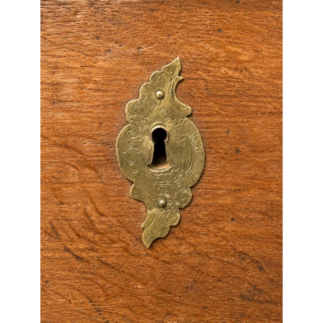Wood Antique Chest of Drawers in Oak, 1700s For Sale - Image 7 of 9