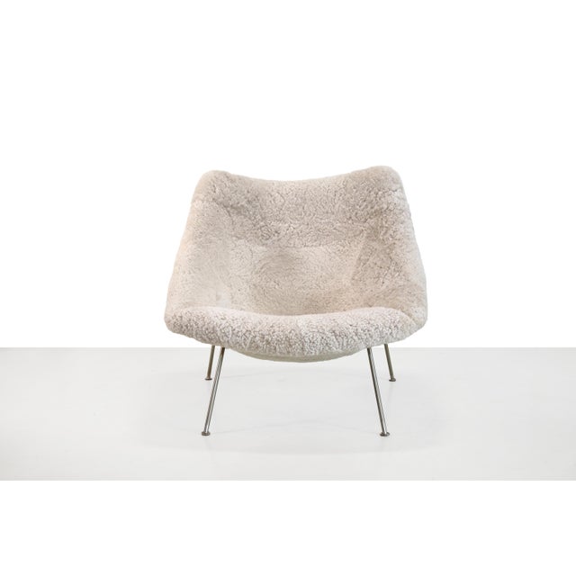 Beautiful newly upholstered F157 armchair with ottoman, designed by Pierre Paulin for Artifort. This Oyster chair and...