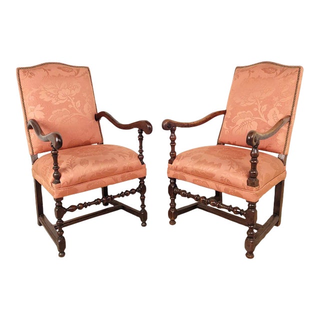 Pair of Similar Baroque Upholstered Armchairs in Walnut, France or Italy, Early 18th Century For Sale