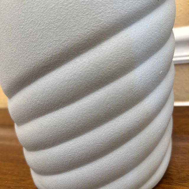 1980s Pacific Coast Lighting Postmodern Ribbed Plaster Table Lamps - Set of 2 For Sale - Image 10 of 11