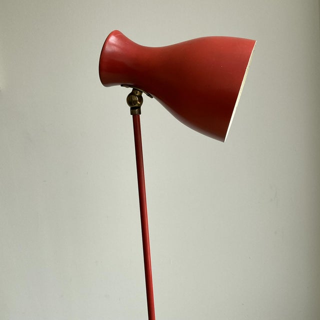 Dieter Schulz designed the Model 57/416 floor lamp for the Swiss company Wohnbedarf in the mid-1950s. Considering its age,...
