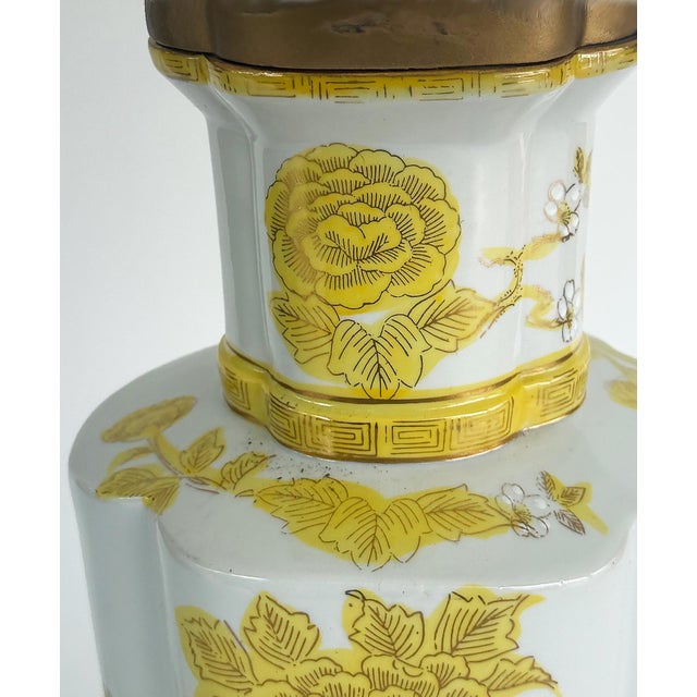 Chinoiserie Imari Porcelain Table Lamps by Marbro Company For Sale In Miami - Image 6 of 9