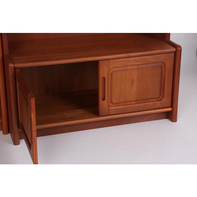 Beautiful Danish-made bookcase with several removable shelves. Typical design from the 1970s to 1990s, this one in very...