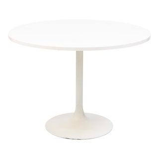 Vintage 1960s Borge Johansen White Tulip Style Round Dining Dinette Table For Sale