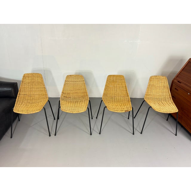 These chairs impress with their characteristic, curved rattan seat and delicate black metal frame. The design is light,...
